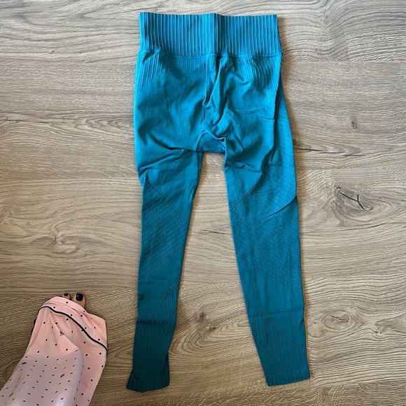 Small workout set 💙 - Picture 4 of 4